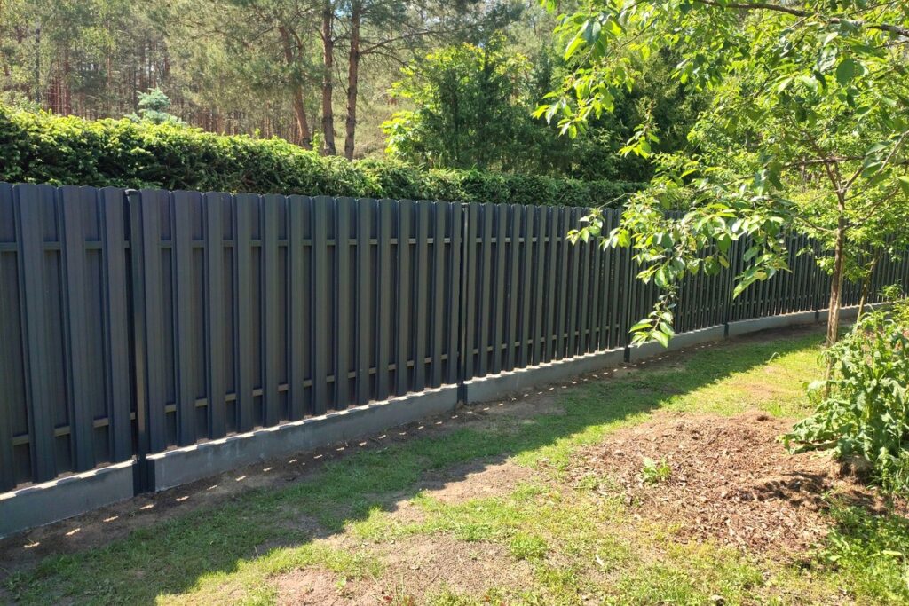 IGZI metalinė tvora RAL 7016 matinė