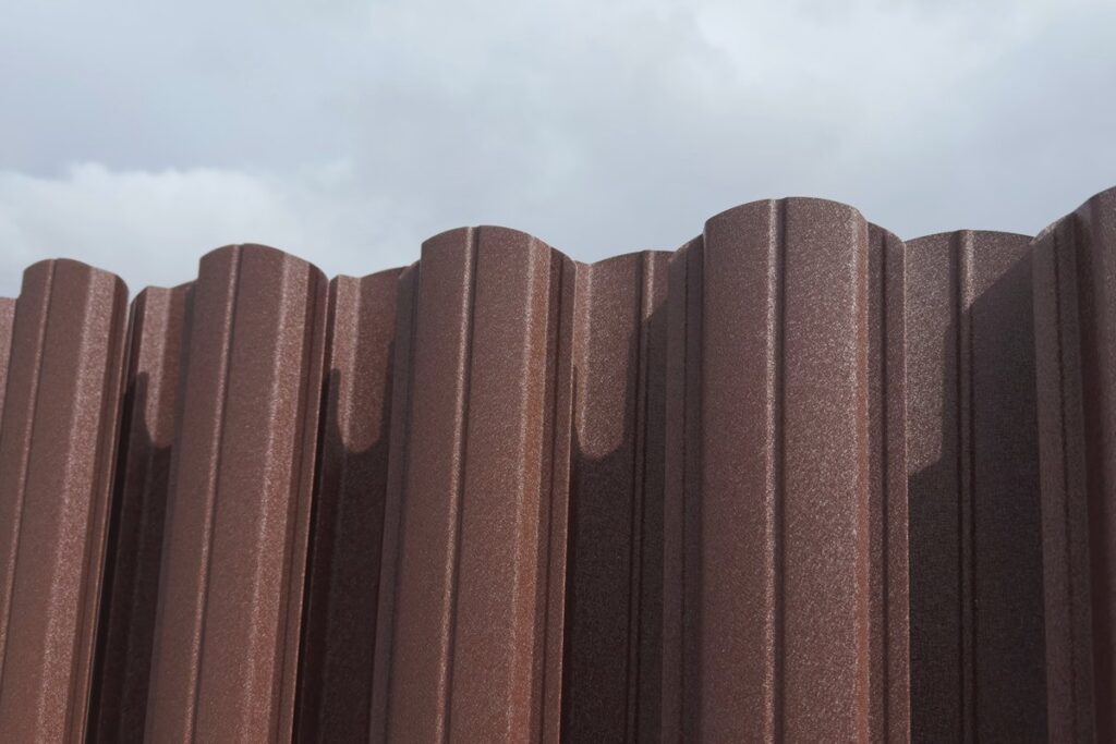 IGZI metalinė tvora RAL 8017 matinė