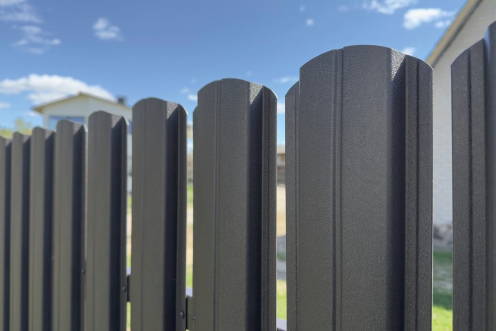 IGZI metalinė tvora RAL 7016 matinė