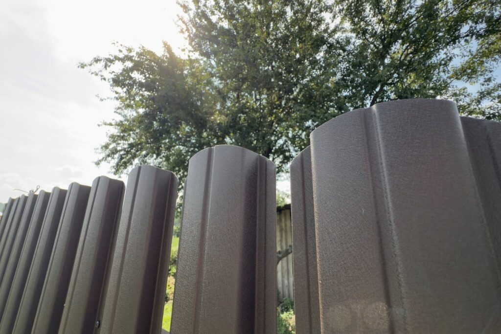 IGZI vertikalios tvoralentės RAL 8019 matinė